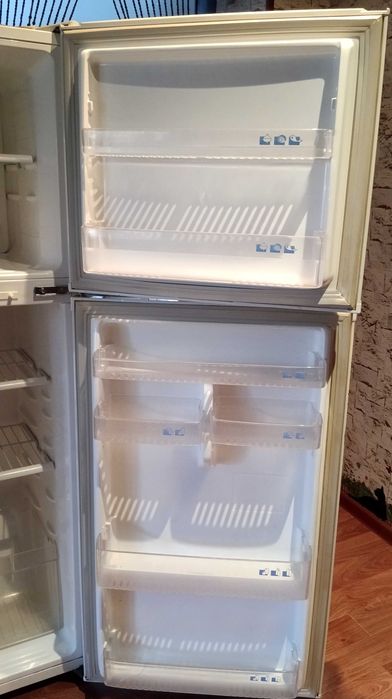 Срочно продам холодильник  Samsung    б/у . Рабочий.