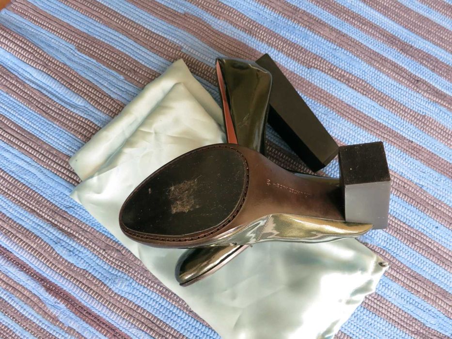 Дамски обувки на висок ток