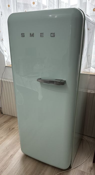 Хладилник SMEG с вътрешна камера