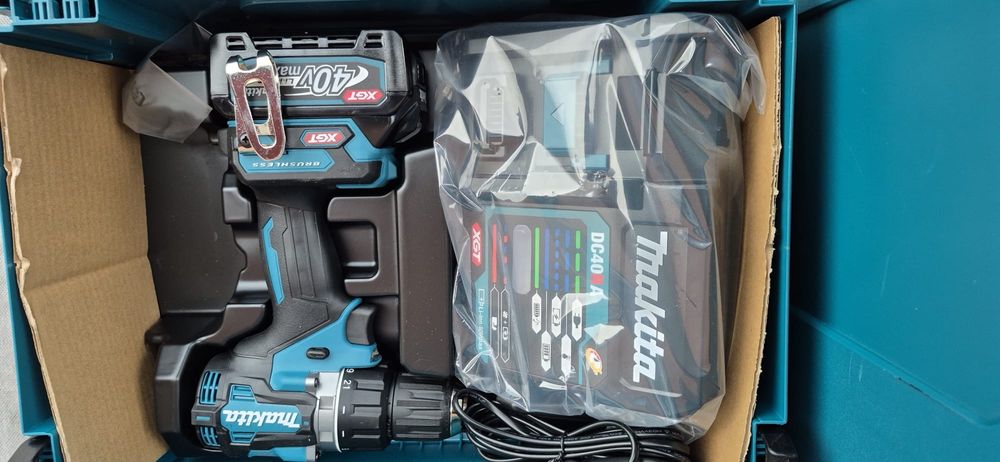 Makita set  scule pe acumulator de 40 V