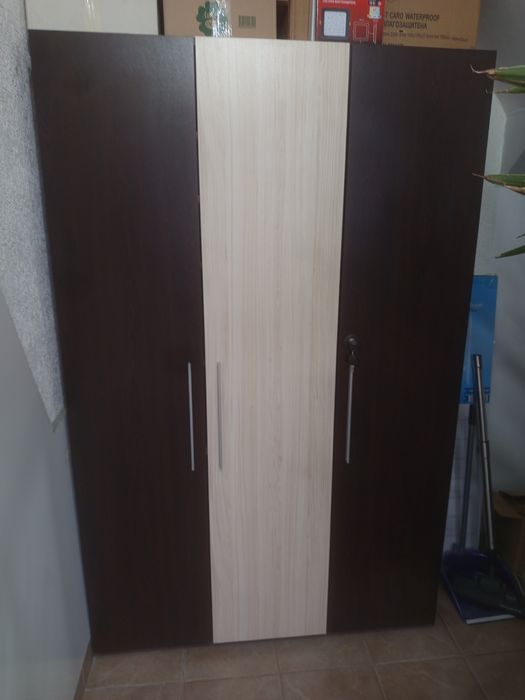 Гардероб Трикрилен