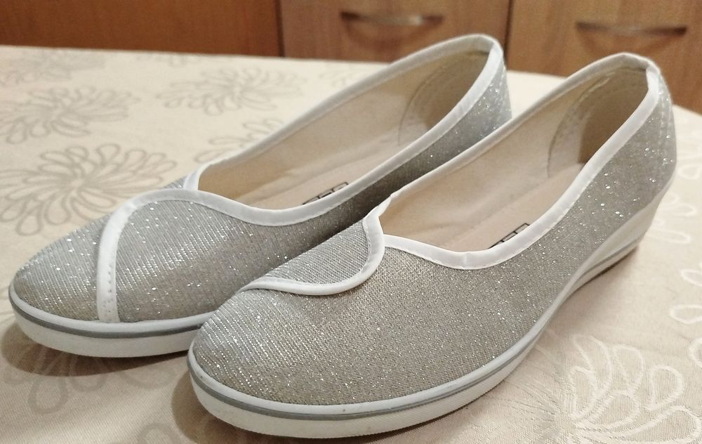 Сребристи платнени дамски обувки на платформа,