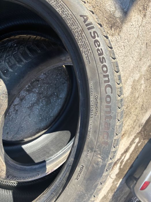 Всесезонни гуми CONTINENTAL 235/40/19 цената е за двете!