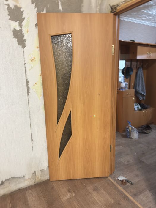 Отдам двери и комплек в ванну