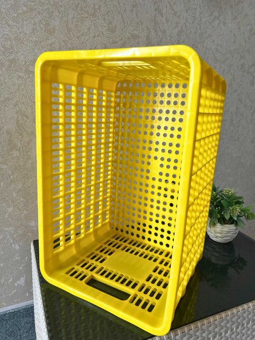 Прочный и вместительный большой ящик для хранения и транспортировки.