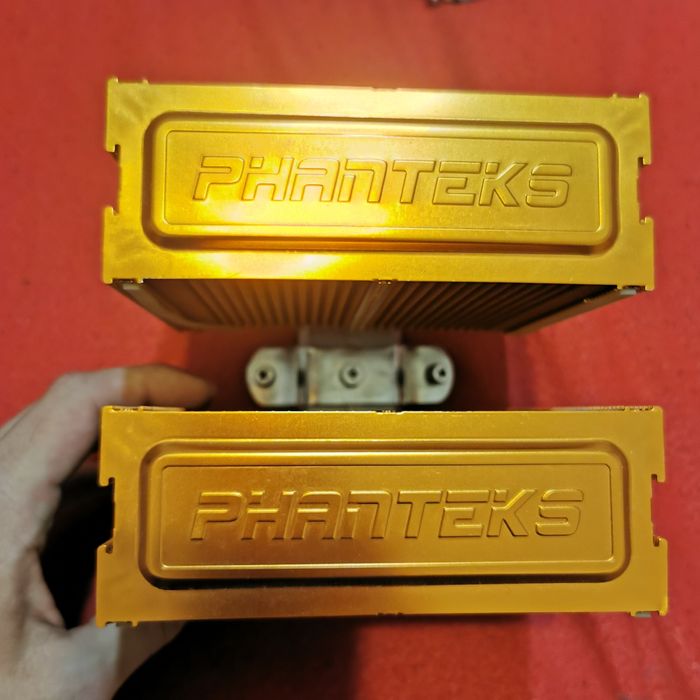 Cooler phanteks ph-tc14pe de 15 cm a fost folosit puțin