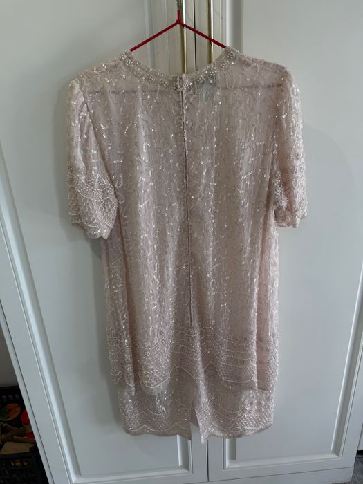 Нарядное расшитое платье