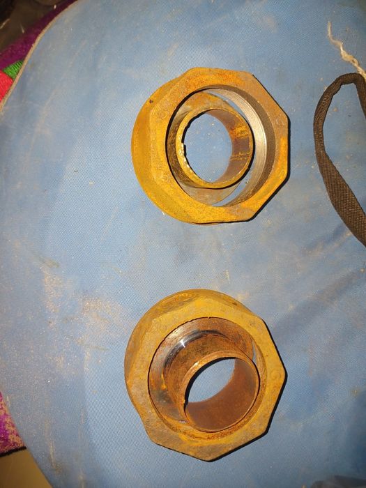 Гайка для трубы.