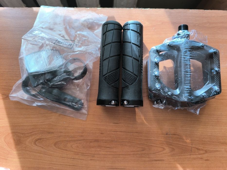 Педали, грипсы, катафоты