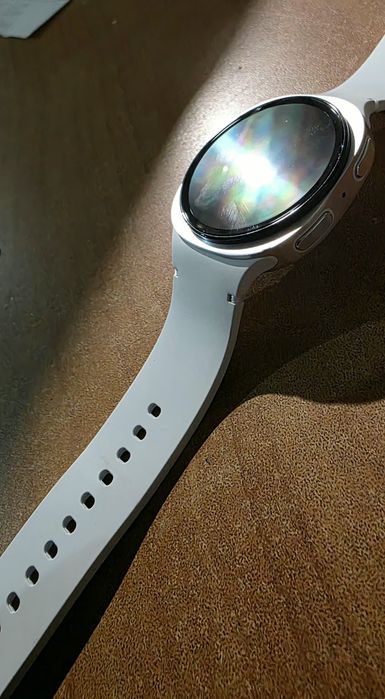 Samsung Galaxy Watch 8 40mm с кутия, зарядно и гаранция