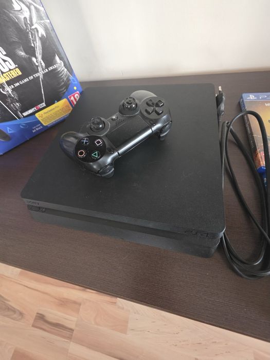 PlayStation 4 Slim 1TB + 3 игри + оригинален контролер