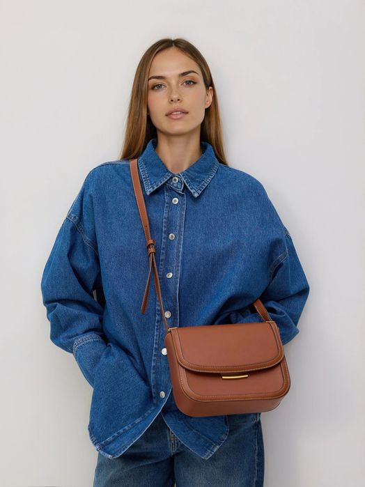 НОВА кожена чанта през рамо RESERVED