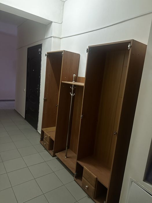 Шкаф в прихожую б/у с зеркалом