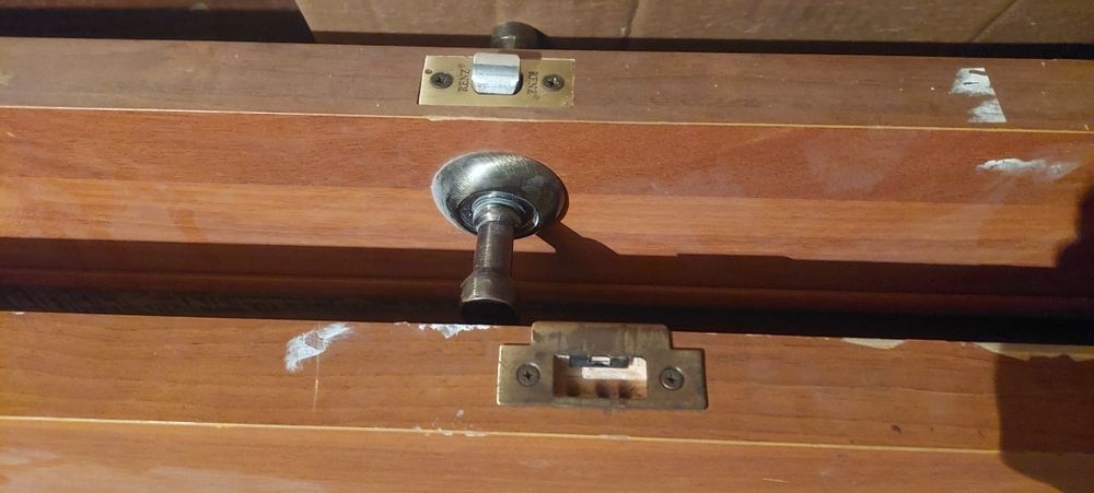 Продам двери межкомнатные