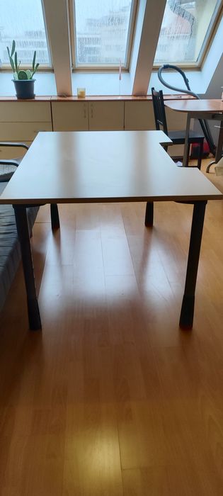 Офис бюро Kinnarps с регулируема височина