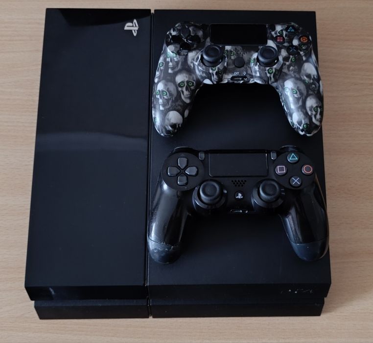 Продам Sony Playstation 4