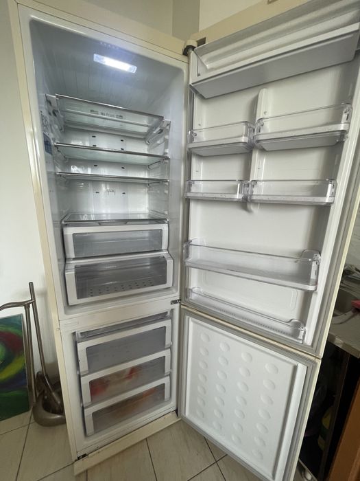 Холодильник Samsung 70000