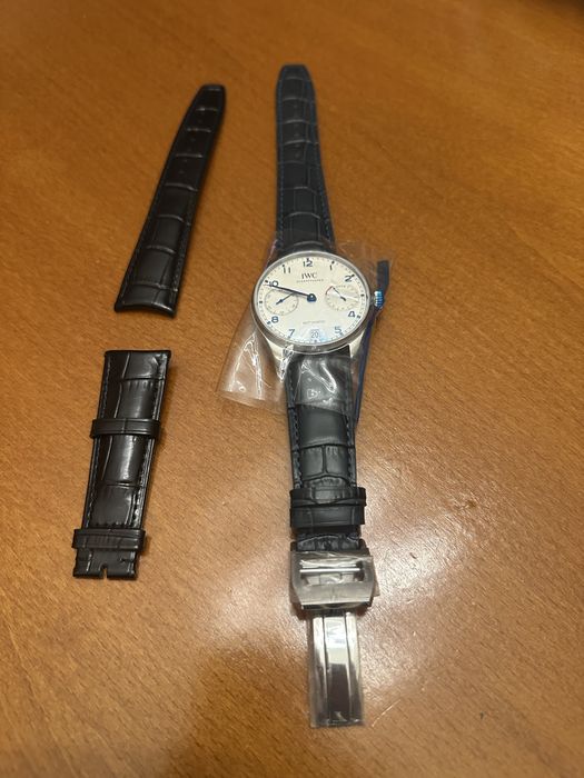 Часовник IWC с две каишки
