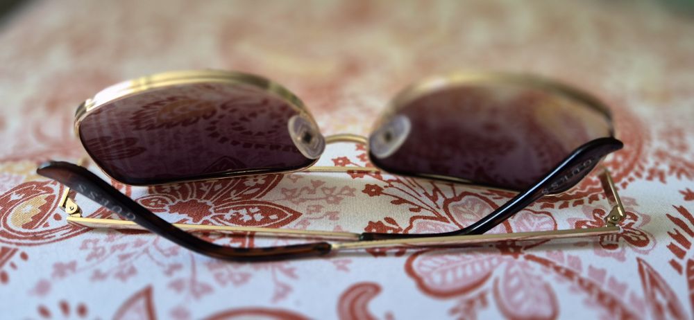 Продавам слънчеви очила