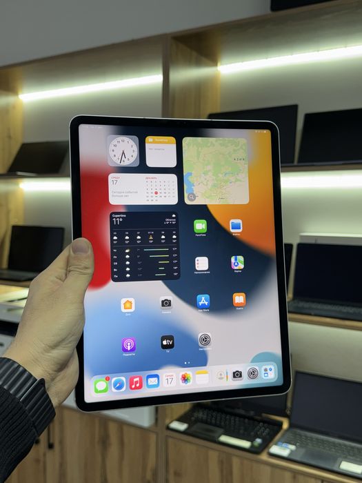 iPad Pro 12.9-inch (5th generation)