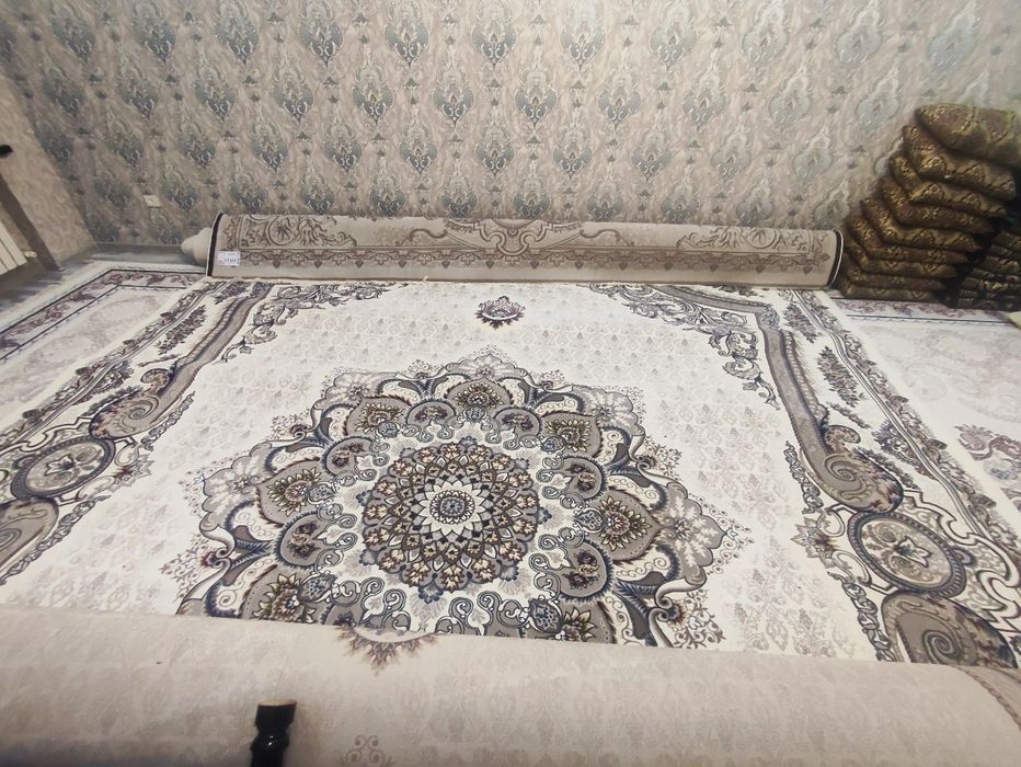 Gilam sotiladi srochno