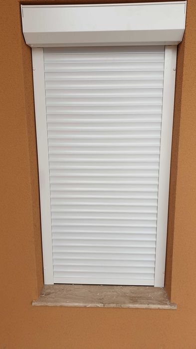 Roleta Rulou actionat electric cu PANOU SOLAR incorporat