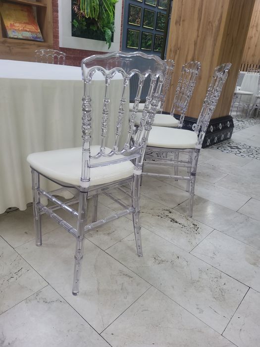 Стулья Кьявари прозрачные