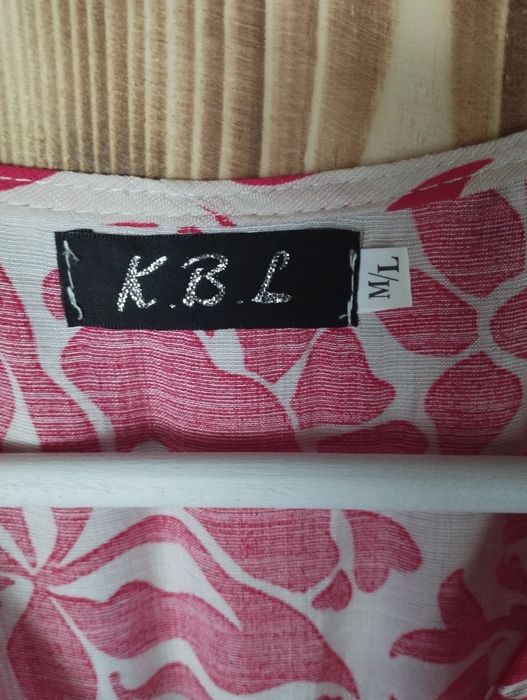 Rochie bej cu imprimeu floral de culoare roșie, mărimea M/L