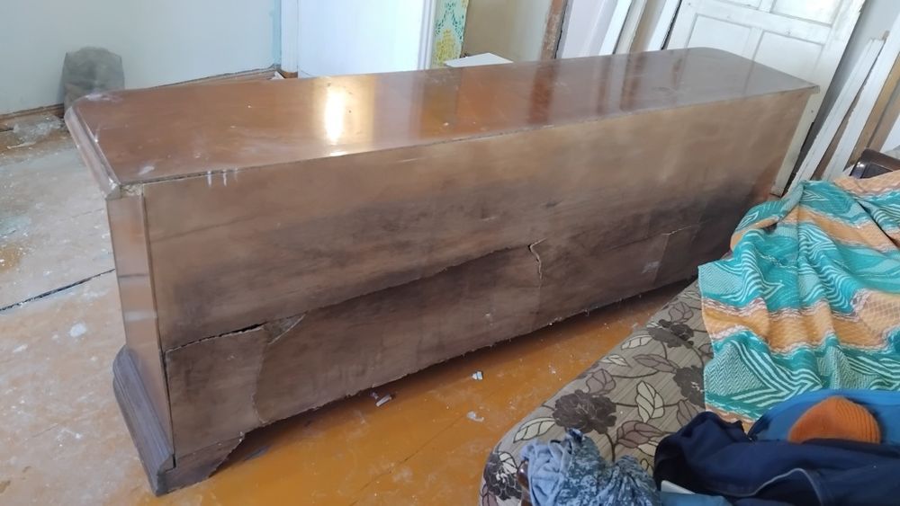 Продам деревянный дверь и тумба из дерева