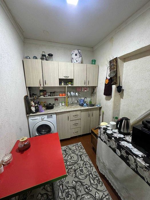 Продаётся на Авиасозлар-4, 2/2/5, бывшее семейное общежитие