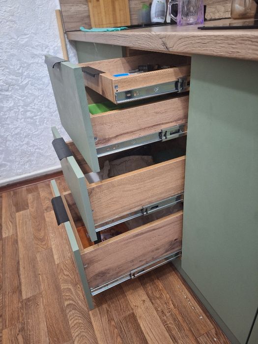Продам кухонный гарнитур в сборе