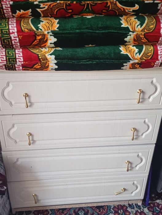 Yotoqxona uchun komplekt mebel