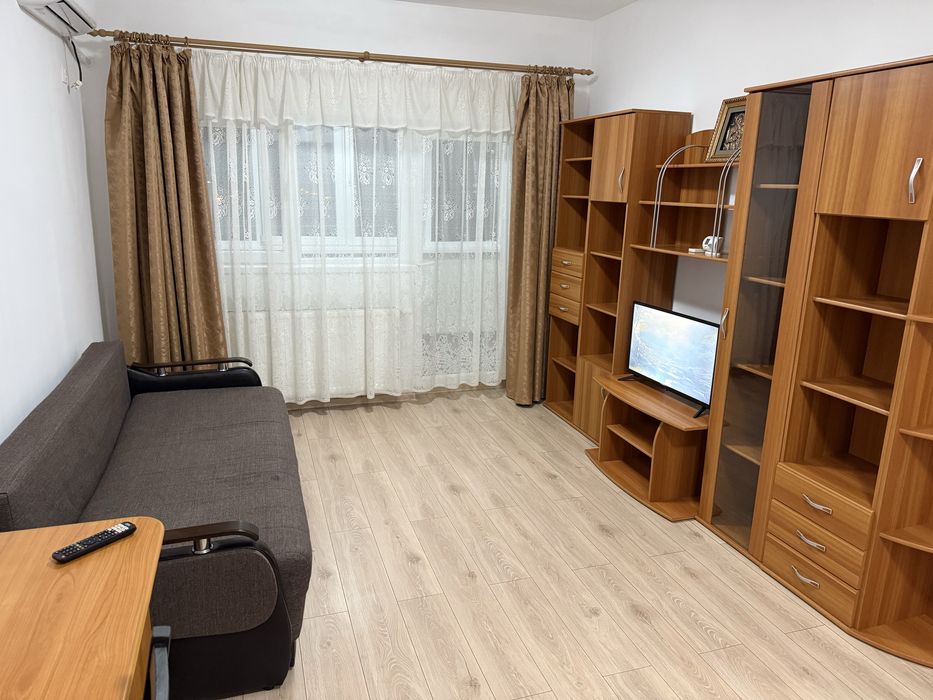 Inchiriez apartament 2 camere DECOMANDAT 65mp