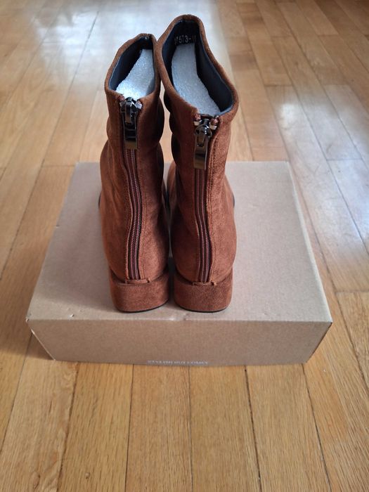 НОВИ велурени боти в кафяв цвят, номер 39