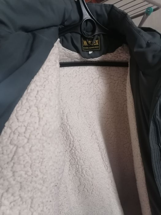 Продам куртки на девочку. Все 3 отдам за 10000