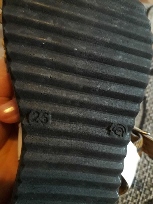 Срочно сандалики 25р