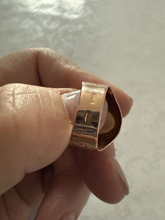 Продам женское кольцо