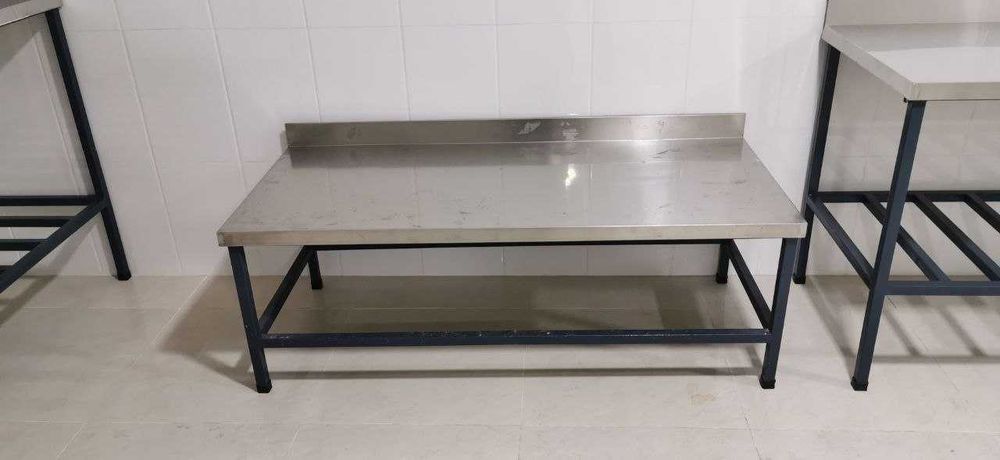 Стол производственный из нержавейки Zanglamaydigan po'latdan stol nerj