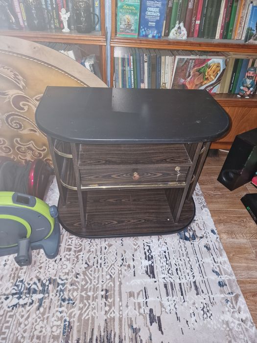 Продам тумбу под телевизор