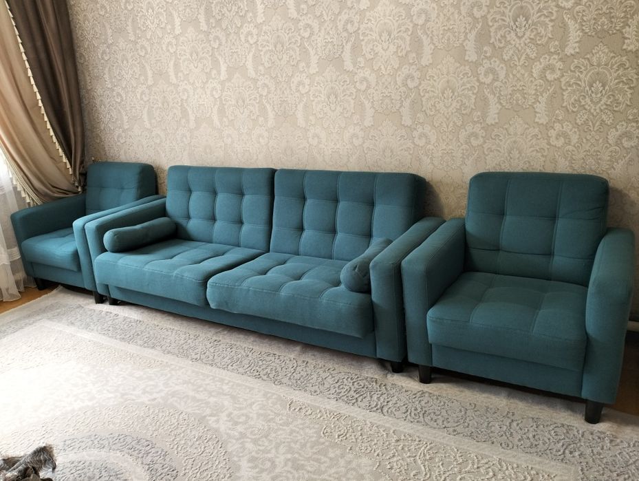 Диван с двумя креслами