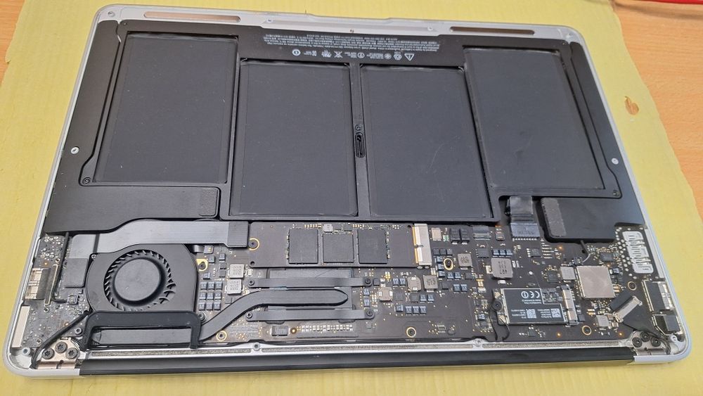MacBook Air 13,5"A1466 EMC 2925