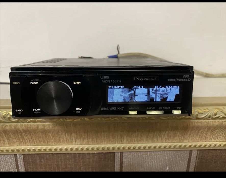 Pioneer DEH-7200 (Delphine)