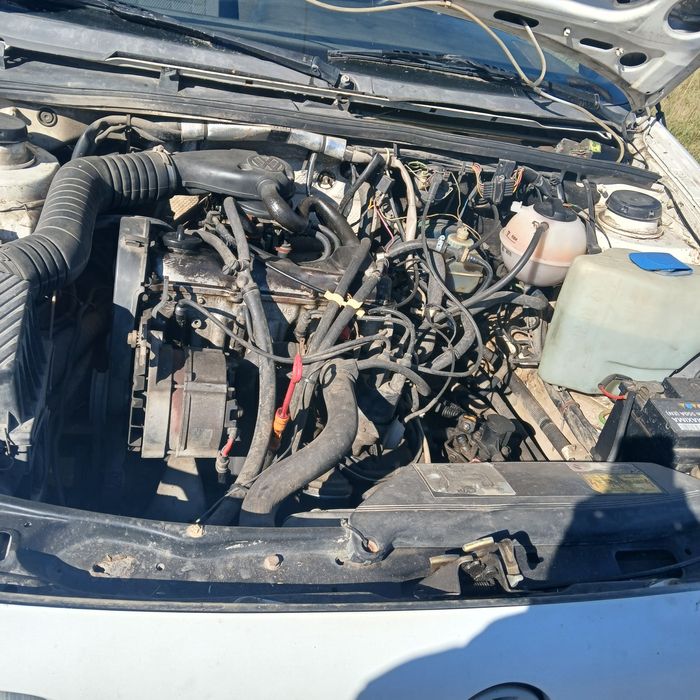 WV Пасат комби 18/90 1500 лв