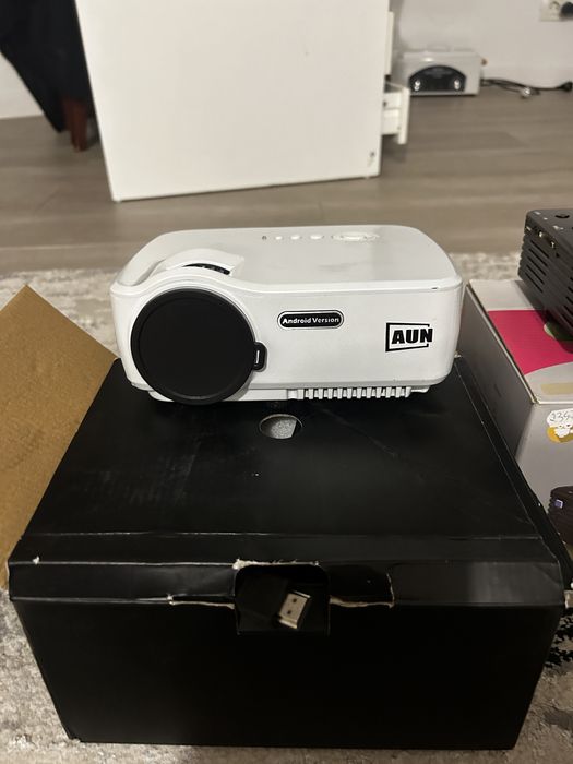 Video proiector , ecran , holograma , tv tuner