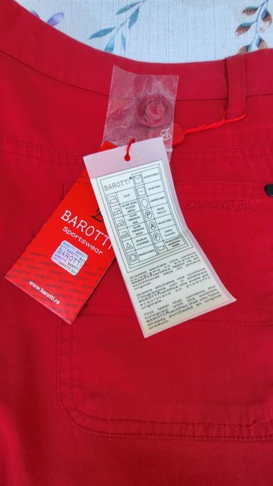 Vând pantaloni scurți pentru  bărbați