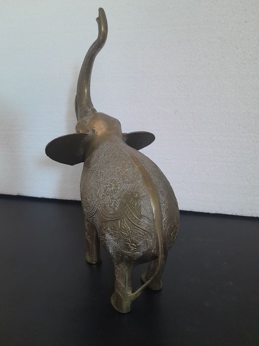 Elefant mare din bronz