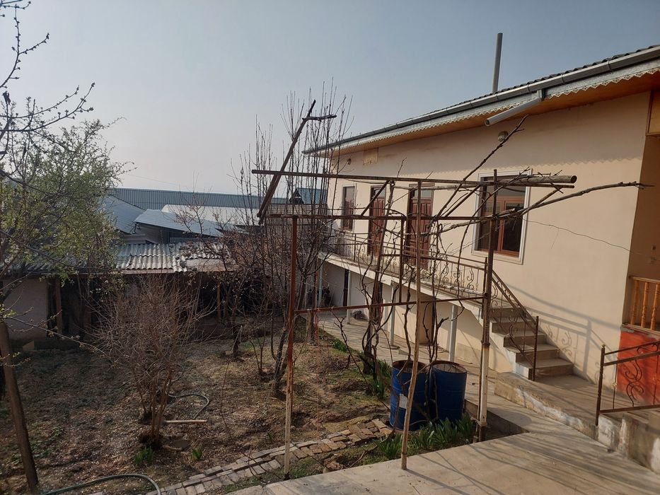 Ховли уй сотилади. Бустон дахасида