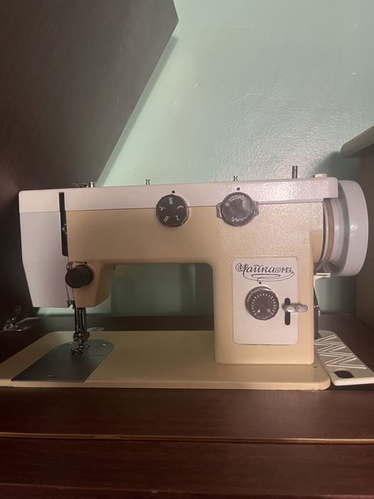 Швейная машинка Чайка