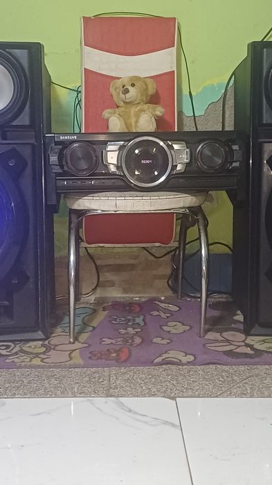 Boxe samsung FS9000 de vinzare in stare foarte bună are un bass extrao
