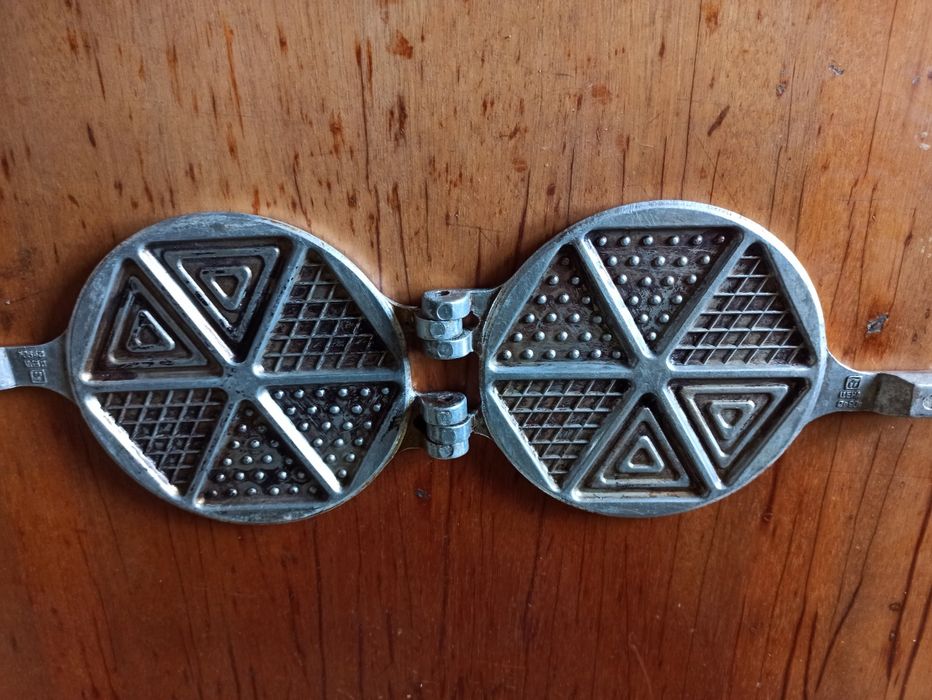 Вафельница и орешница